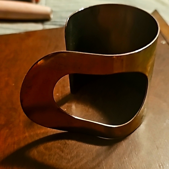 Ferragamo Sculptural Silvertone Wide Cuff Unique Design Bracelet - Picture 4 of 8